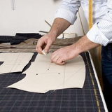 Разборка, раскройка ткани, шитье и перетяжка мебели новыми материалами.